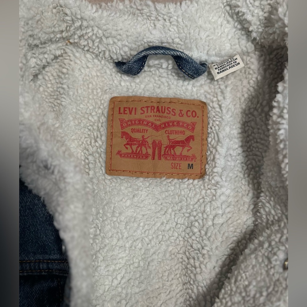 Levi's Blue Denim Jacket with Sherpa Collar - Picture 2 of 3